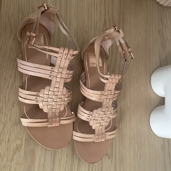 ♥️⭐️♥️⭐️ Blush leather sandals from Dolce Vita - Picture 2 of 3